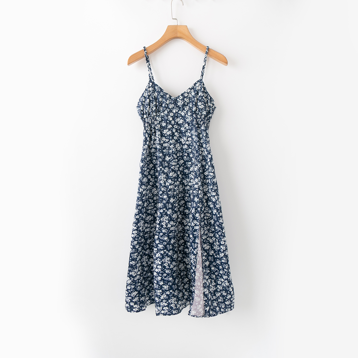 活泼减龄V领无袖吊带印花连衣裙