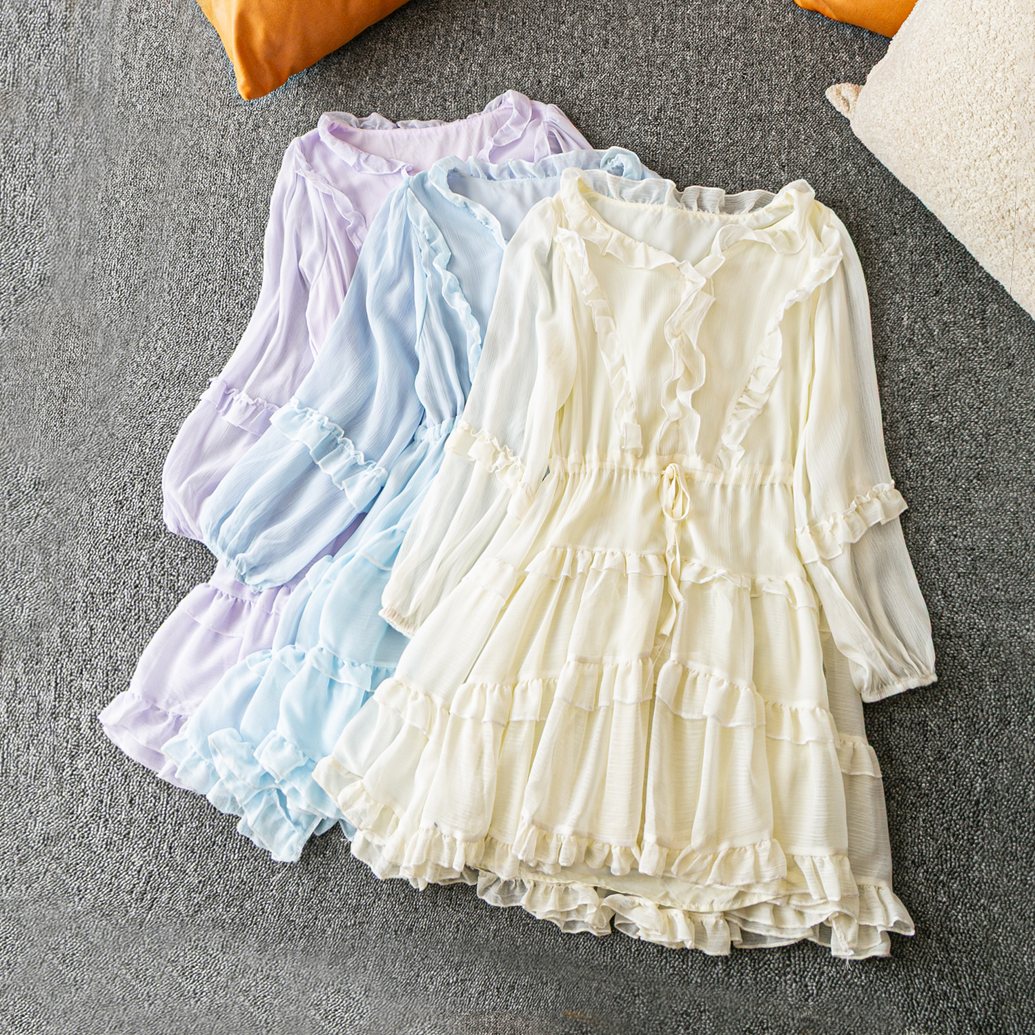 简约时尚木耳边V领长袖连衣裙