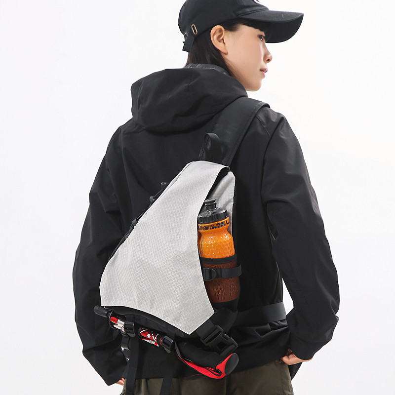 户外运动胸包徒步登山包健身包耐磨骑行胸包2025新款情侣休闲包