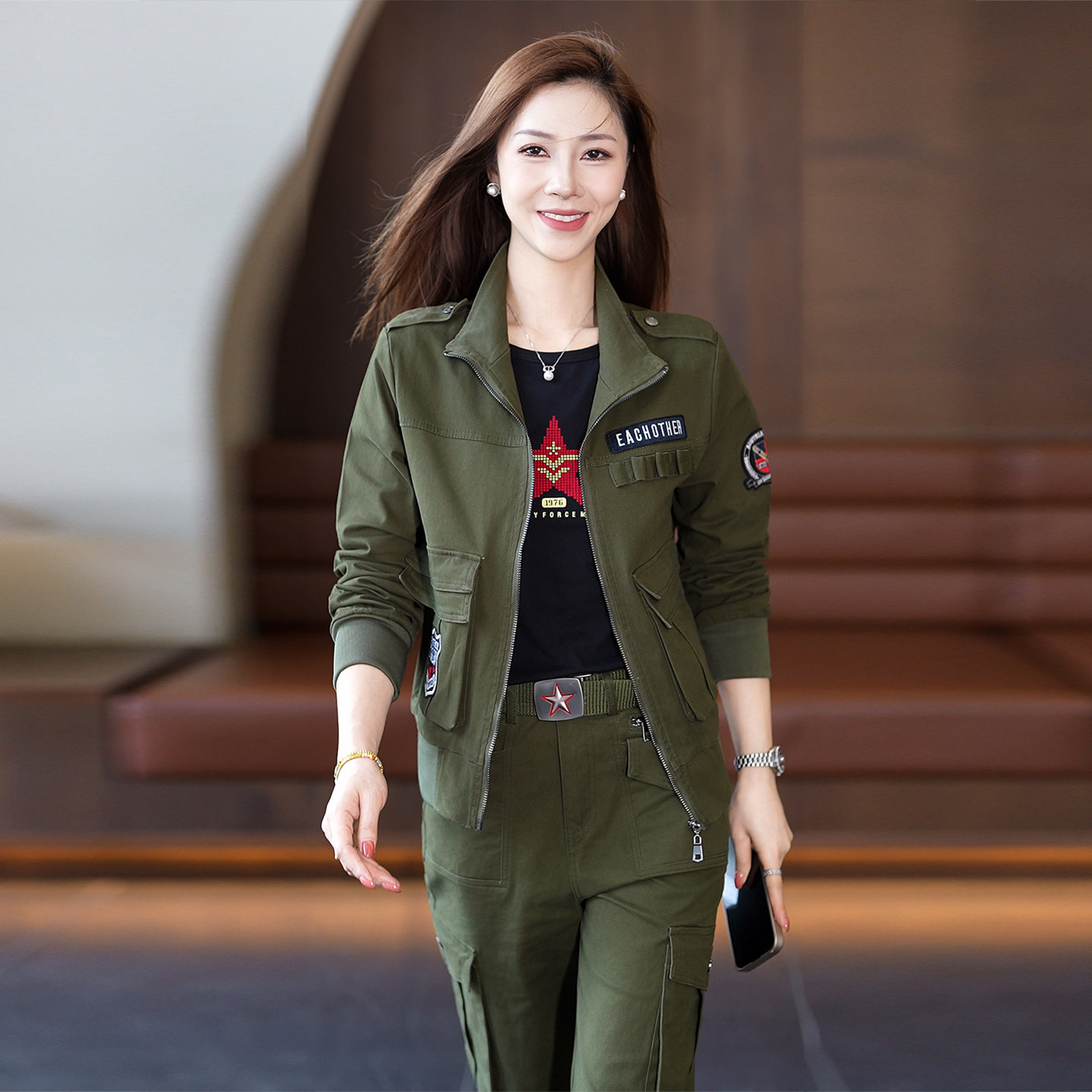 2026高档迷彩服运动装女春秋直筒工装裤短款外套休闲军绿外套886