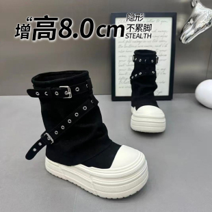 黑色铆钉皮带扣厚底短靴女2026秋季增高小个子机车靴百搭马丁靴女