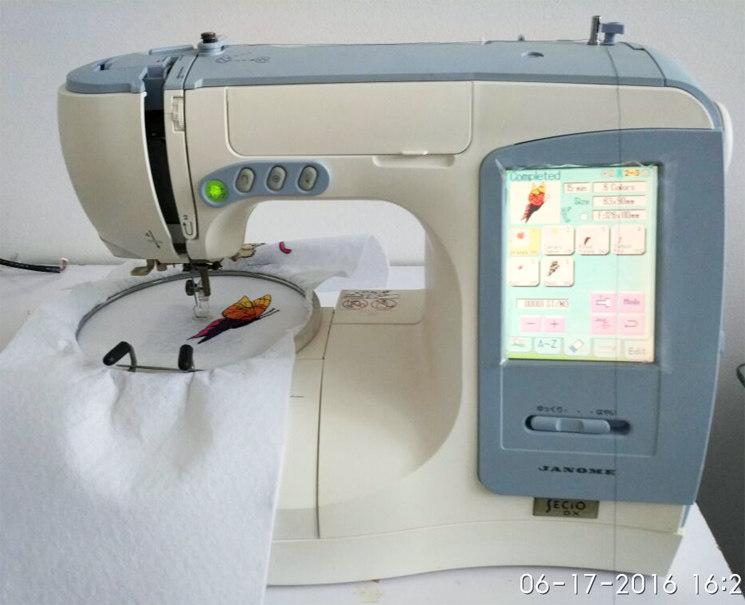 日本原装真善美彩色大屏家用电脑绣花多功能缝纫机送导入器台式