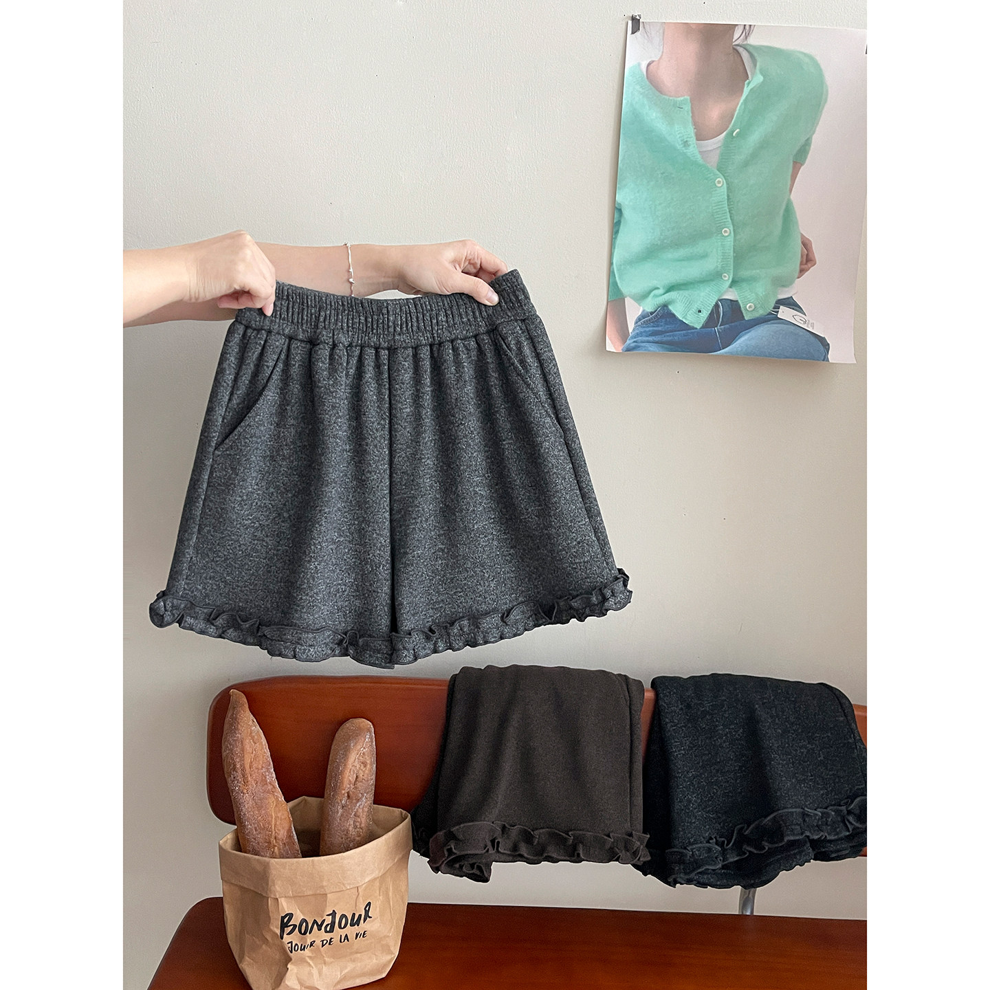 日韩系复古木耳花边毛呢百搭短裤