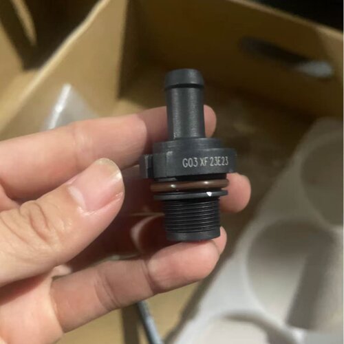 适用于重汽VGV 北京BJ30 1.5T 4J15T发动机气门室盖 废气阀 PCV阀