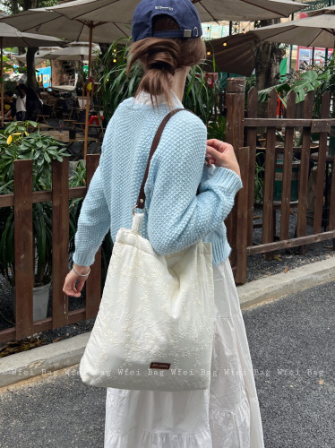 2026春夏款复古蕾丝白色帆布包