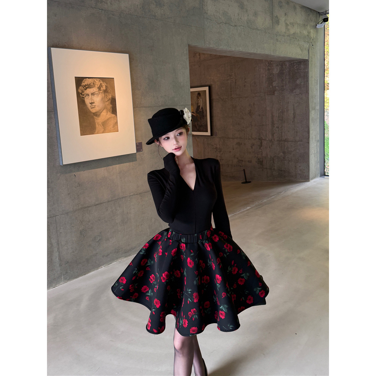 实拍复古性感法式V领百搭T恤上衣+高腰玫瑰蓬蓬裙安全裤套装女