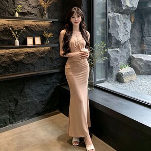御姐风裸色薄纱连衣裙女夏季修身捏褶收腰包臀裙显身材中长款裙子