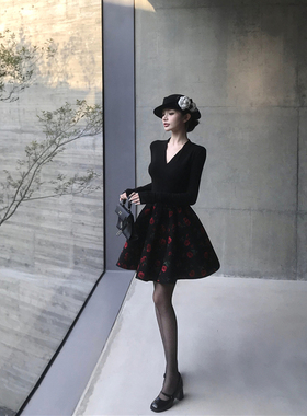 复古性感法式V领百搭T恤上衣+高腰玫瑰蓬蓬裙安全裤套装女