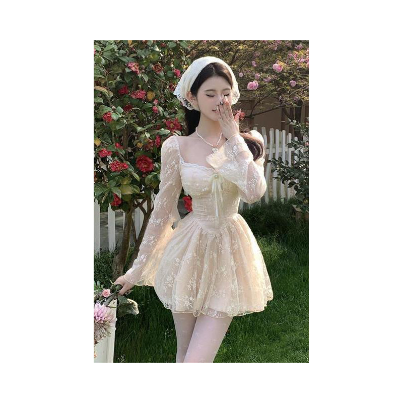 法式方领长袖蕾丝连衣裙女夏收腰显瘦A字裙绑带温柔洋气裙配花朵