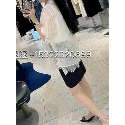 花朵翻领东大门代购花朵翻领东