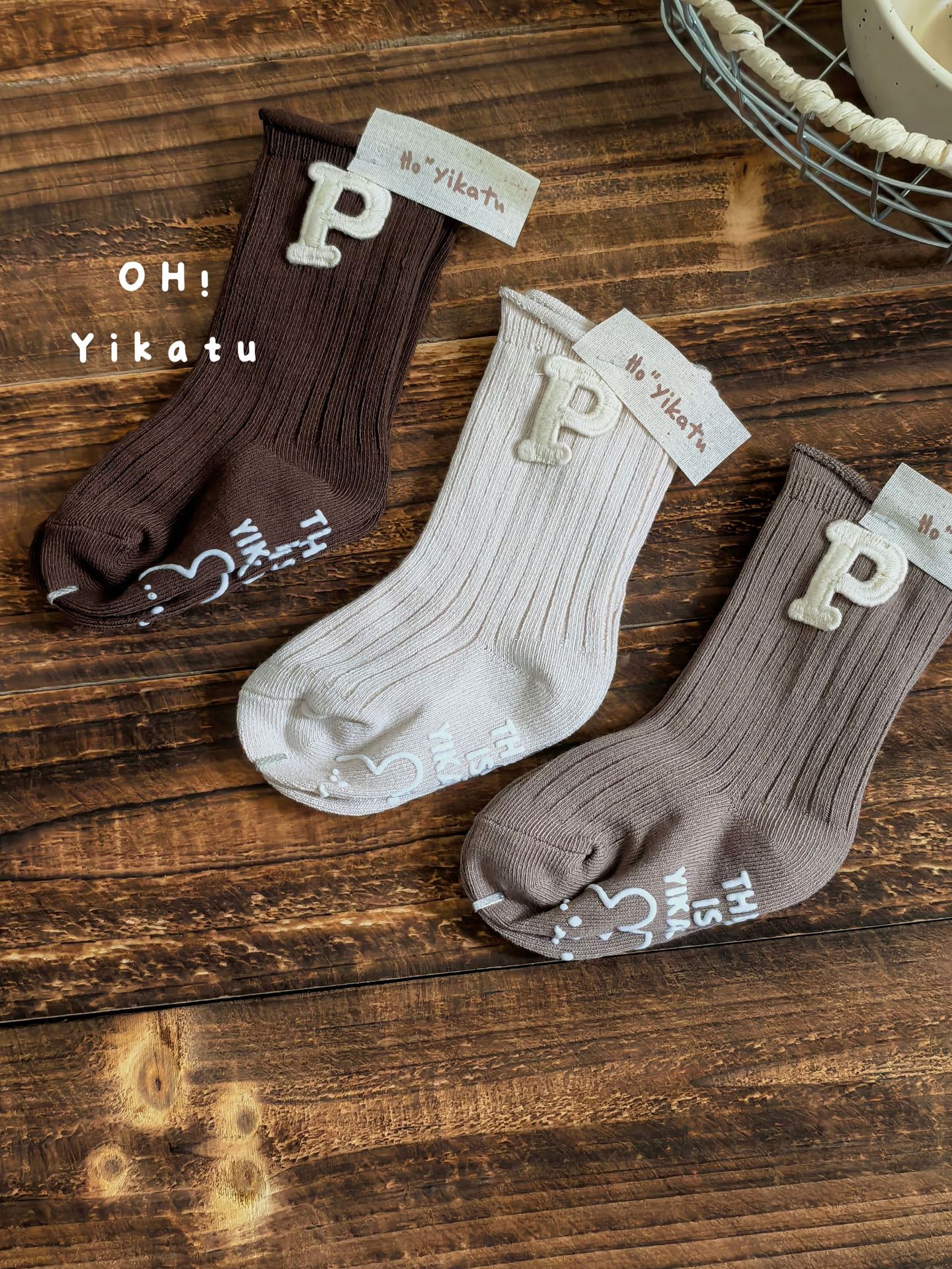 Yikatu伊卡兔儿童袜子2025秋款新款咖色字母绣标宝宝袜两岁以内