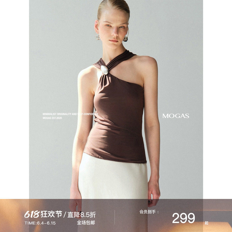 Mogas“兰精天丝”交叉不对称围脖式扭结针织吊带上衣赠银蛋胸针