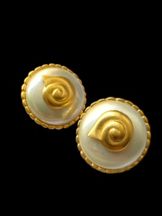 Vintage Carolee拜占庭复古圆形磨砂雾面金蜗牛幻彩珍珠耳夹 耳环