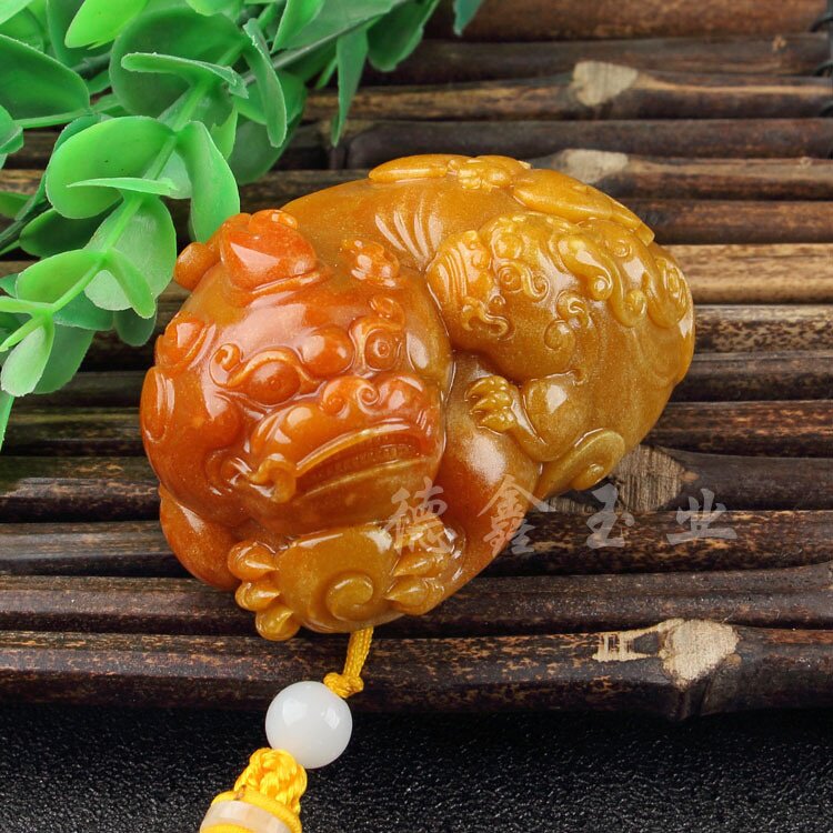 黄龙玉手把件黄龙玉霸貔貅母子貔貅立体雕刻仿玉山水把件可做旧