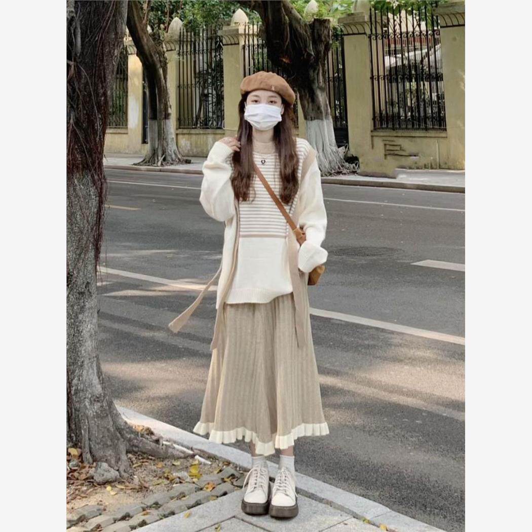 时尚套装女秋冬新款慵懒风条纹针织毛衣搭配半身裙休闲两件套奶系