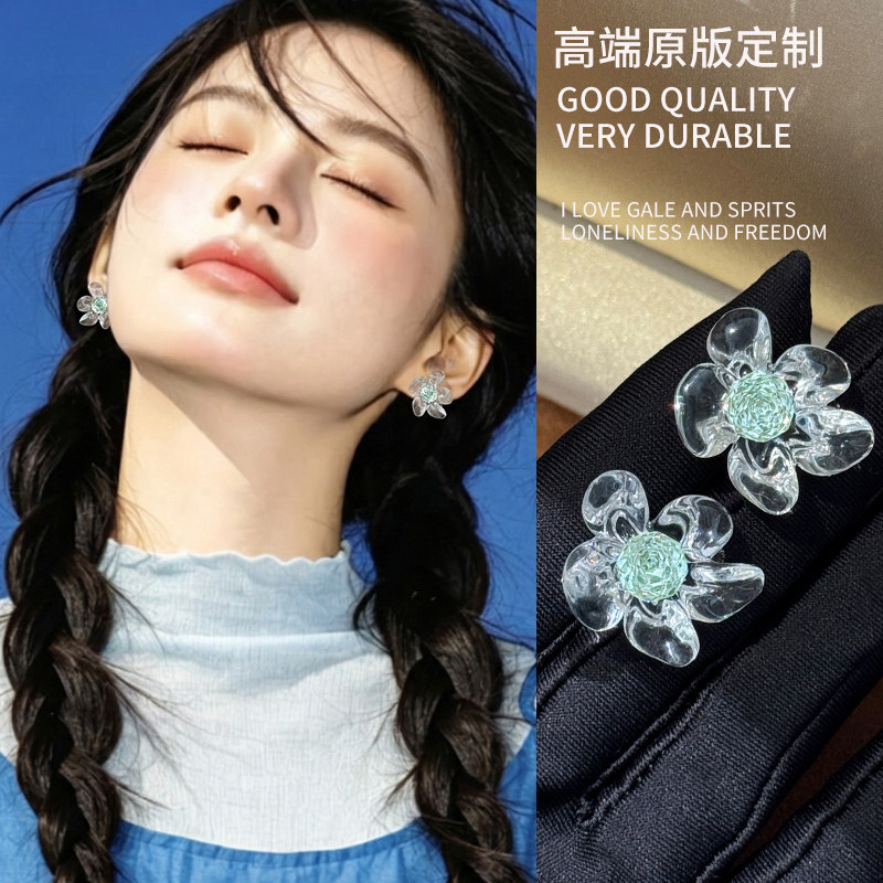 冰透花朵耳钉2026新款爆款高级感轻奢小众度假风花蕊锆石纯银耳钉