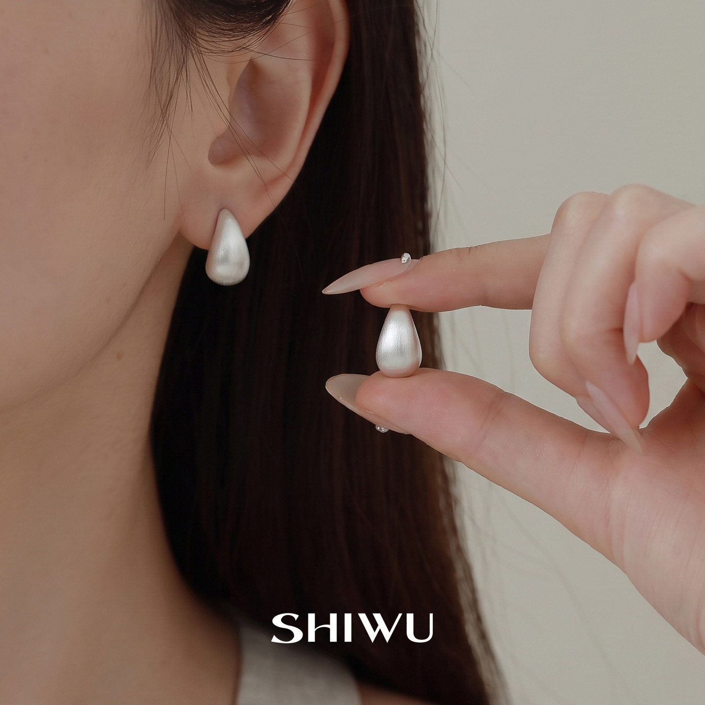 拉丝简约水滴形耳环女百搭气质耳钉925银针光泽小众设计金色耳饰