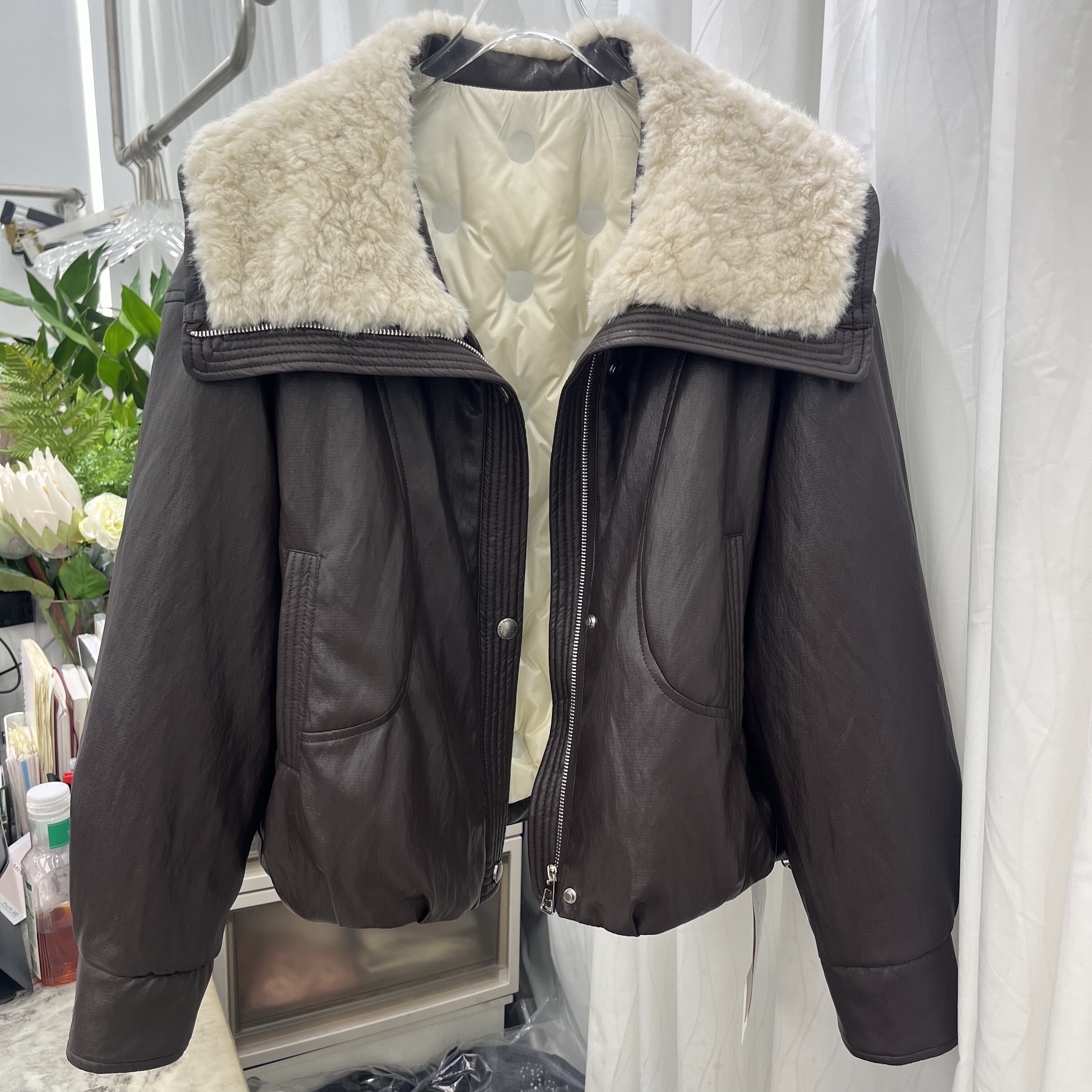 2025冬新款韩版时尚羊羔毛翻领短款皮羽绒外套女宽松保暖皮夹克衫,女装/女士精品,皮衣,淘宝优惠券,粉丝福利购,淘宝优惠卷