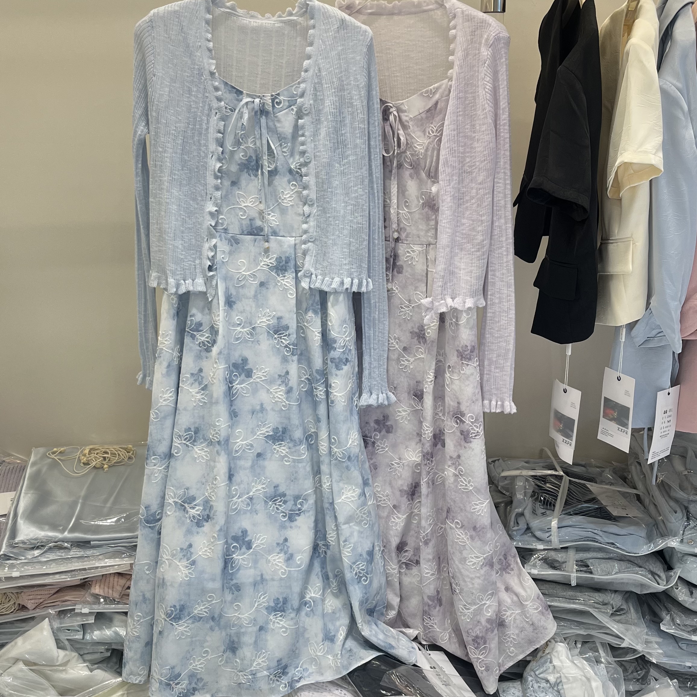 2026春夏新款韩版时尚显瘦V领长袖针织衫吊带连衣裙两件套套装裙