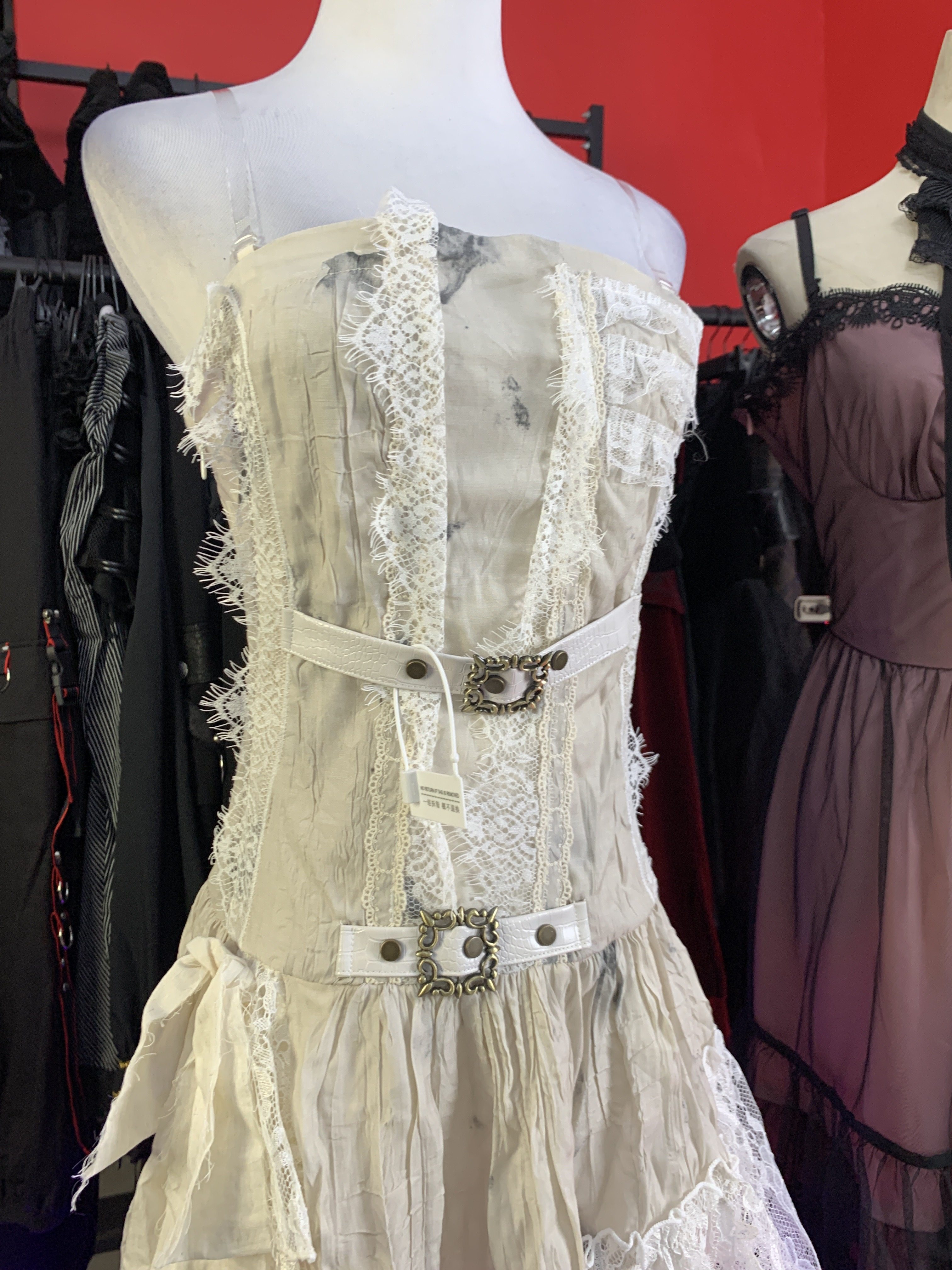 哥特纯欲风白色抹胸吊带连衣裙