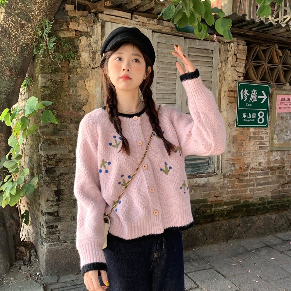 秋冬现货温柔甜美粉色重工刺绣圆领毛衣宽松显瘦麻花针织开衫女