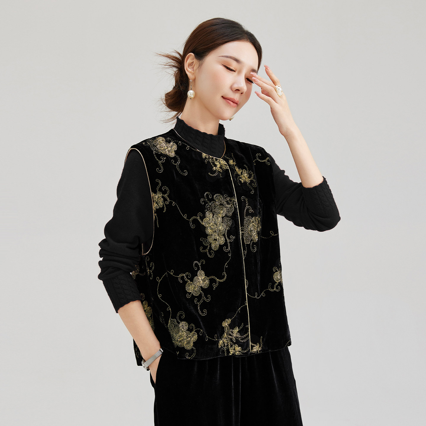 水墨佳人新中式真丝丝绒刺绣马甲女黑色立领国风背心外搭叠穿马夹,女装/女士精品,马夹,淘宝优惠券,粉丝福利购,淘宝优惠卷