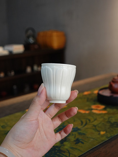 仿宋定窑白浮雕莲花主人杯茶杯品茗杯闻香杯家用复古泡茶喝茶杯子