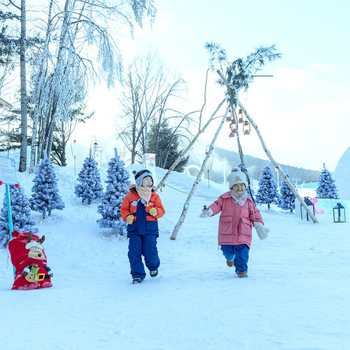 【多店可选】7店套餐任意选，轻松玩转长白山度假区 【亲子游玩】享儿童一日营、滑雪、水乐园、温泉、戏雪乐园等权益 【长有效期】至26年3月31日，覆盖双旦&春节 【官方保障】不约可退、过期自动退、支持花呗囤货