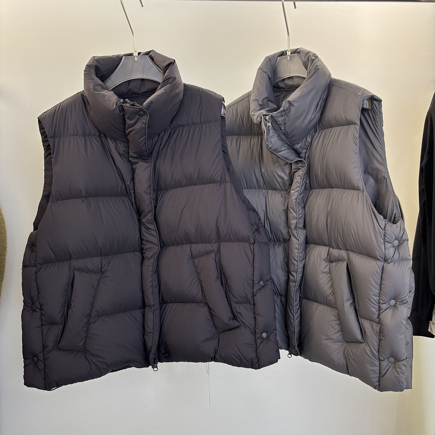 2025秋冬韩国白鸭绒宽松休闲加厚立领侧扣羽绒服马甲外套坎肩女