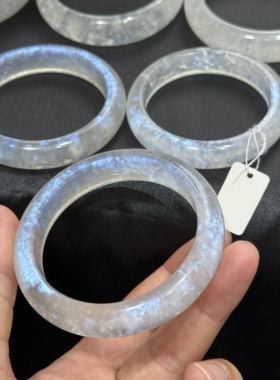 天然性价比款蓝月光水晶手镯 整体干净只以后带蓝光