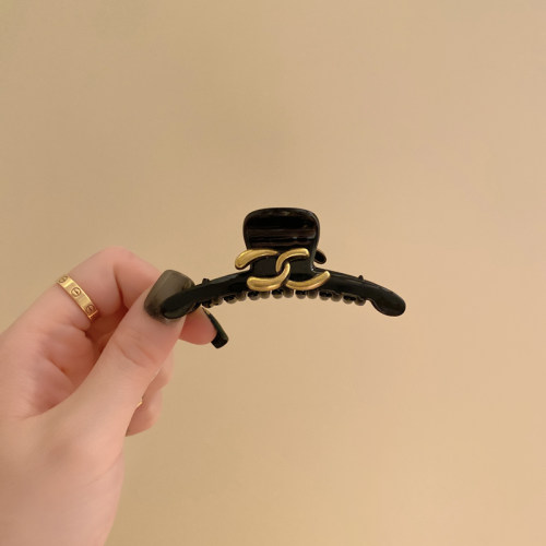 高级感气质百搭字母抓夹鲨鱼夹