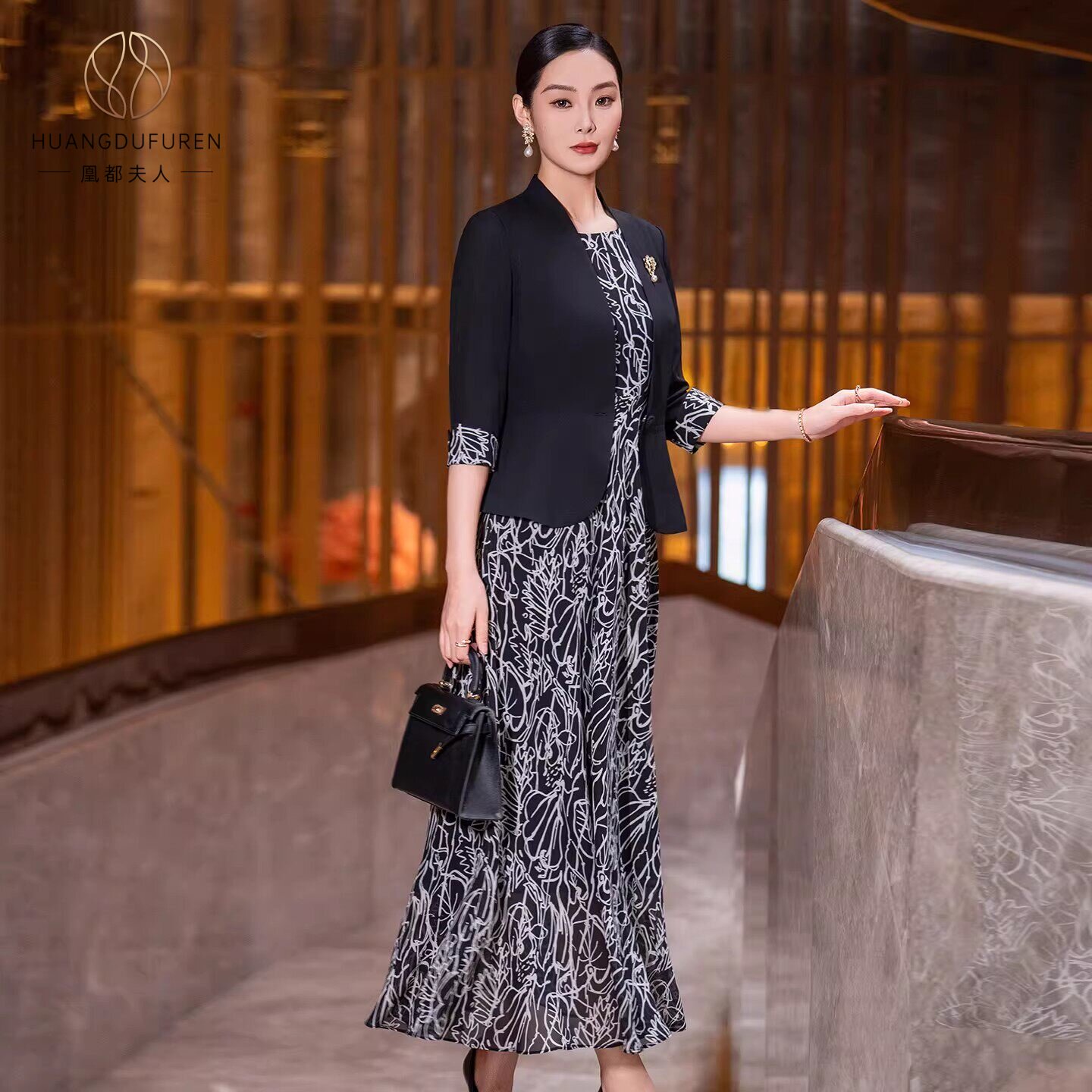 凰都夫人黑色印花套装裙2026新款夏装端庄大气雪纺立领西装两件套