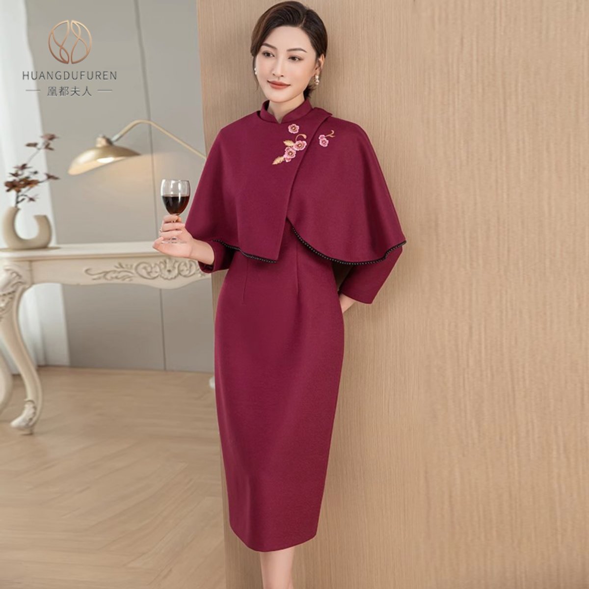 凰都夫人酒红色国风套装裙2025新款秋装刺绣斗篷旗袍裙礼服两件套