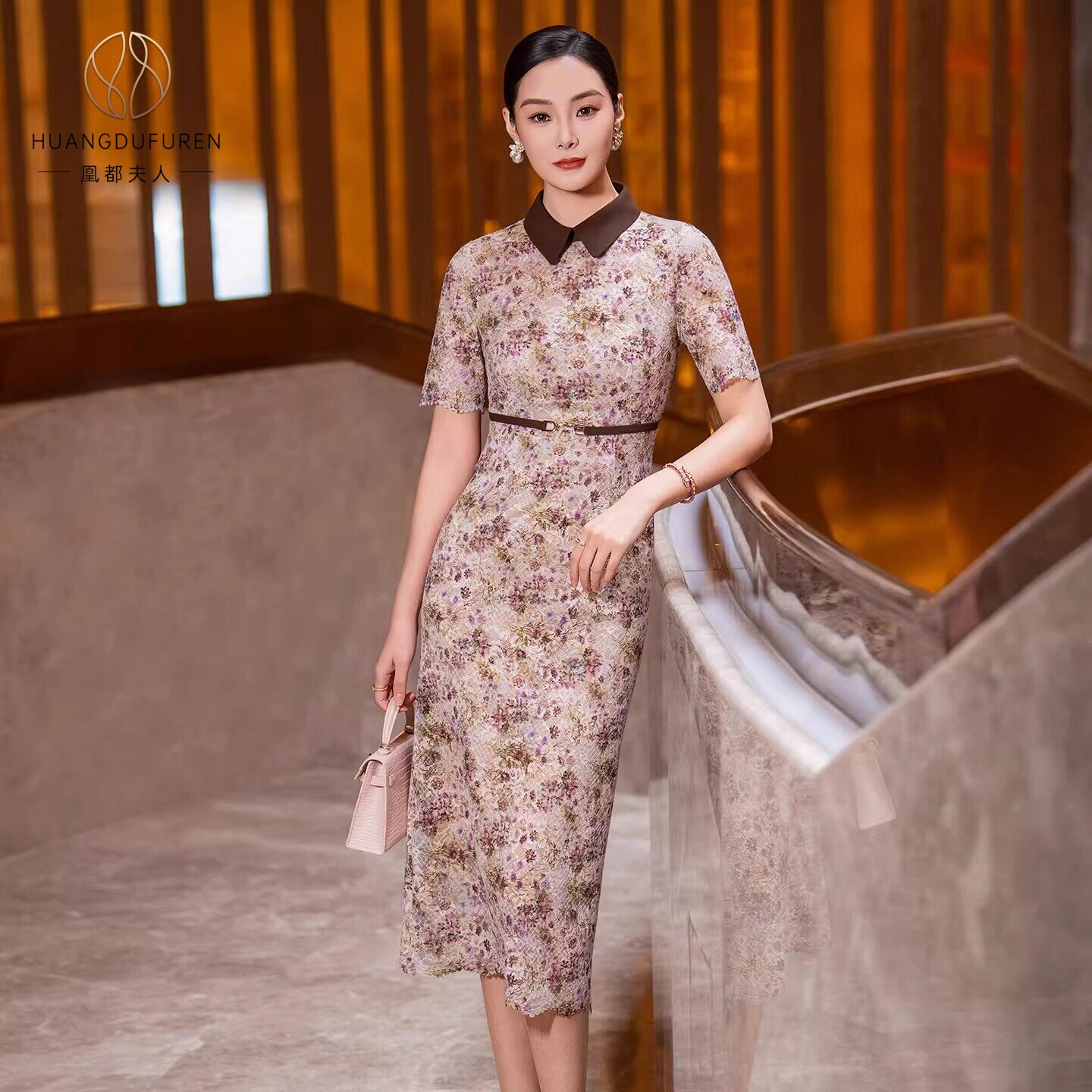 凰都夫人咖色蕾丝连衣裙女2026夏季新款通勤优雅中长款翻领包臀裙