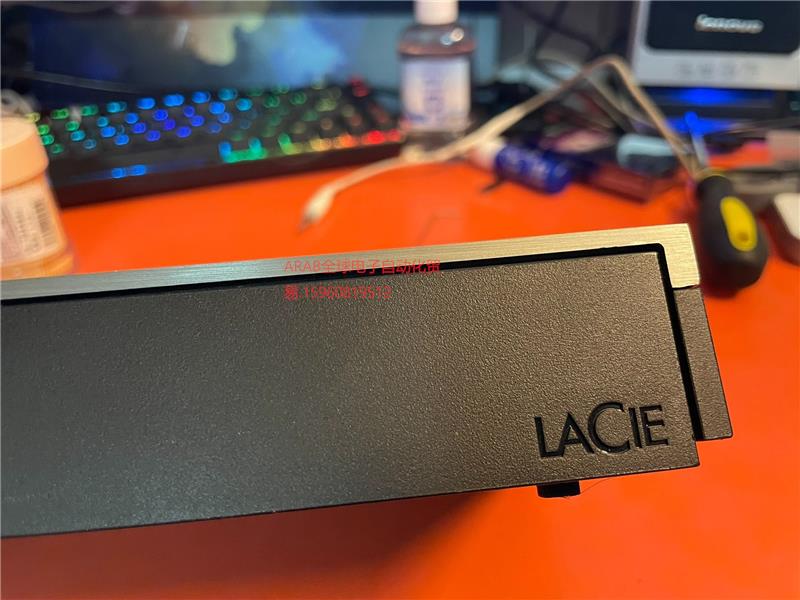 LACIE雷孜保时捷 版3.5寸USB3.0移动硬盘 1TB