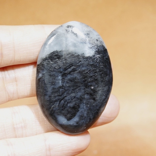 32克好型油润黑白分明青花修型山料和田玉天然玉石男女同款吊坠料