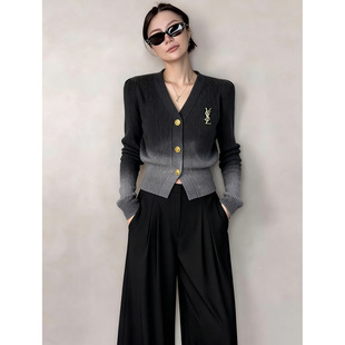 独特漂亮冬装一整套轻熟优雅风灰色渐变色v领针织开衫套装女秋冬