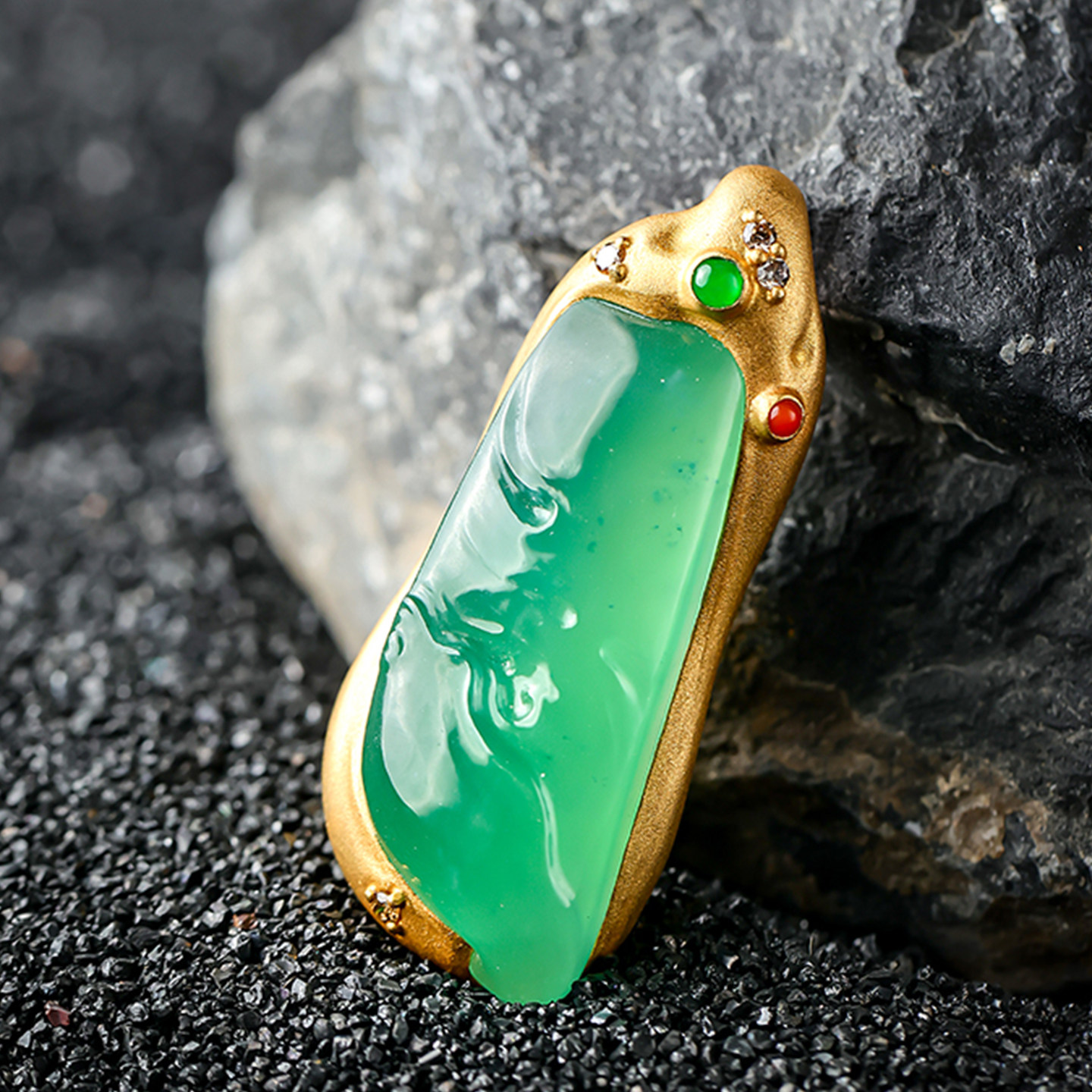 羊子珠宝 水波流转 老坑冰种湖水绿18K金镶随形翡翠挂件吊坠11.1