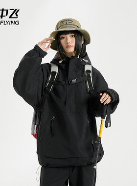 雪中飞SNOWFLYING工装风连帽夹克男宽松户外多口袋黑色外套