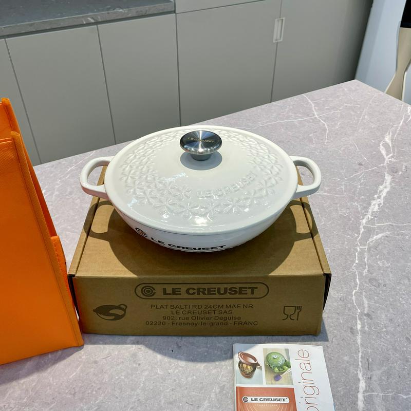 Le浮雕栀子花铸铁炖锅耐高温