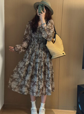 88990韩系2025春季新款咖色花朵真丝V领松紧腰系带长袖连衣裙女