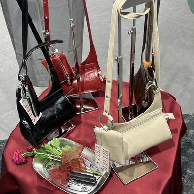 不退换全韩百货BITTERCELLS韩国代购25秋斜挎包 B256AC01 5I13