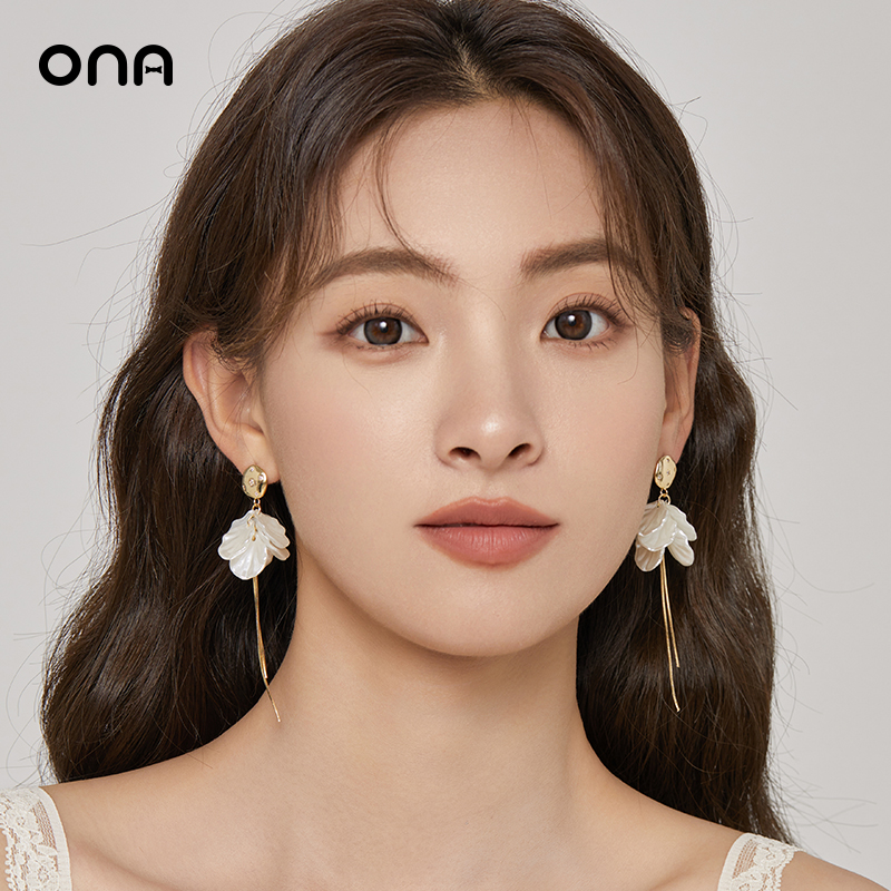 ona气质高级感流苏花瓣耳环女