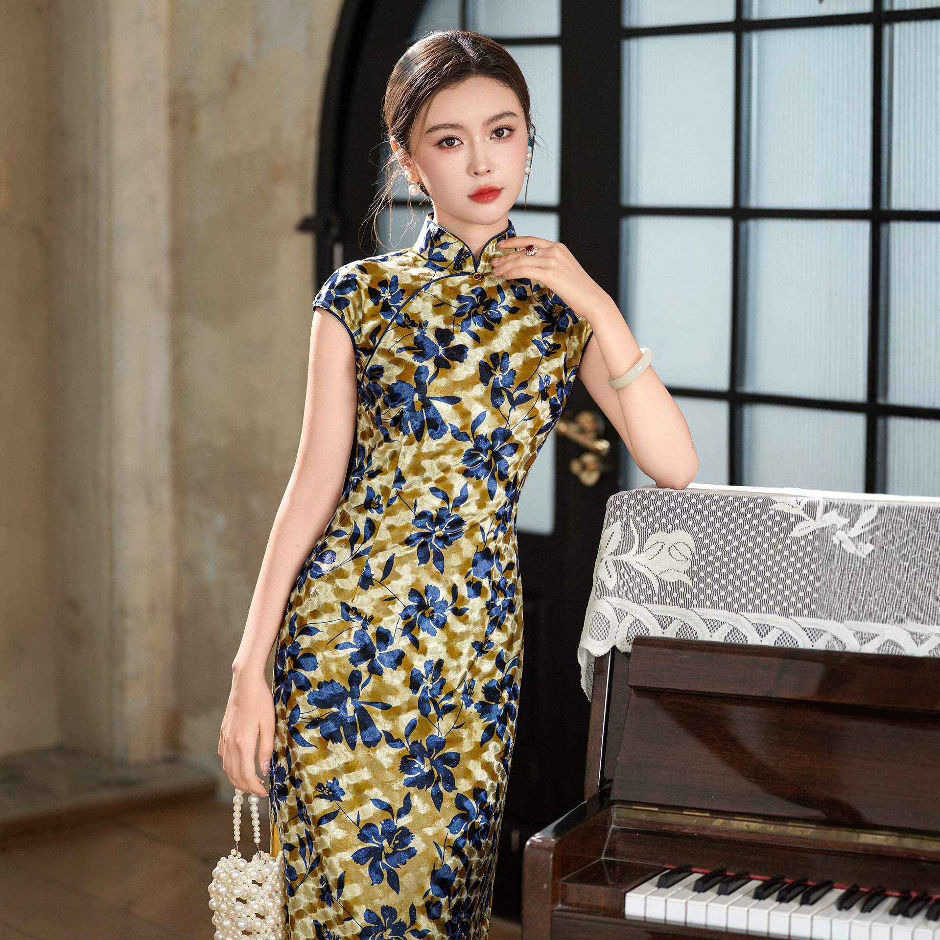 复古印花丝绒旗袍女新中式高级感2026秋冬连衣裙改良长款年轻款