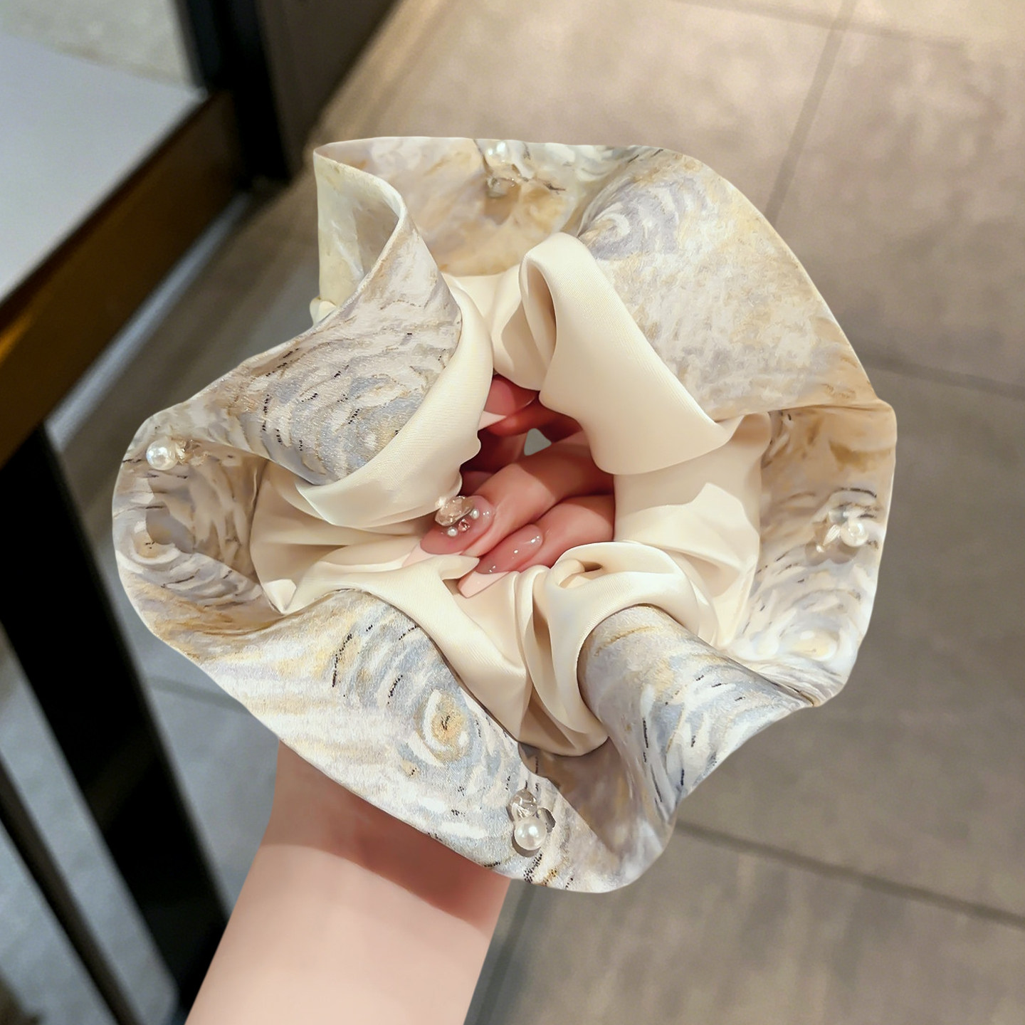 复古高级感油画缎面大肠发圈通勤约会扎发头绳镶钻珍珠显气质发饰
