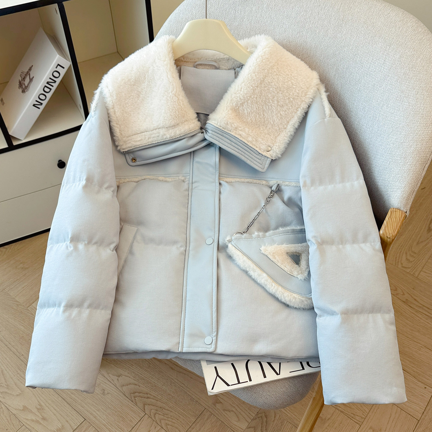 蓝色翻领领短款羽绒服女2025年冬季新款宽松显瘦鸭绒加厚保暖外套,女装/女士精品,羽绒服,淘宝优惠券,粉丝福利购,淘宝优惠卷