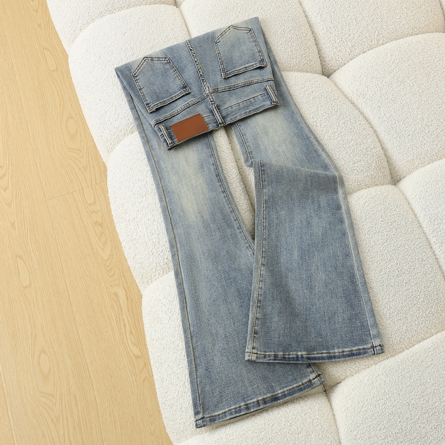 浅蓝色紧身微喇牛仔裤女2026春秋新款高腰修身显瘦弹力拖地喇叭裤