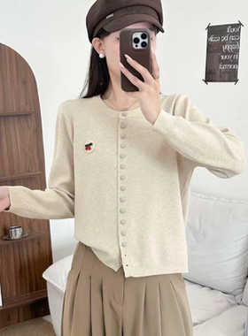 休闲百搭撞色小爱心圆领针织开衫女2025春秋新款单排包扣毛衣外套