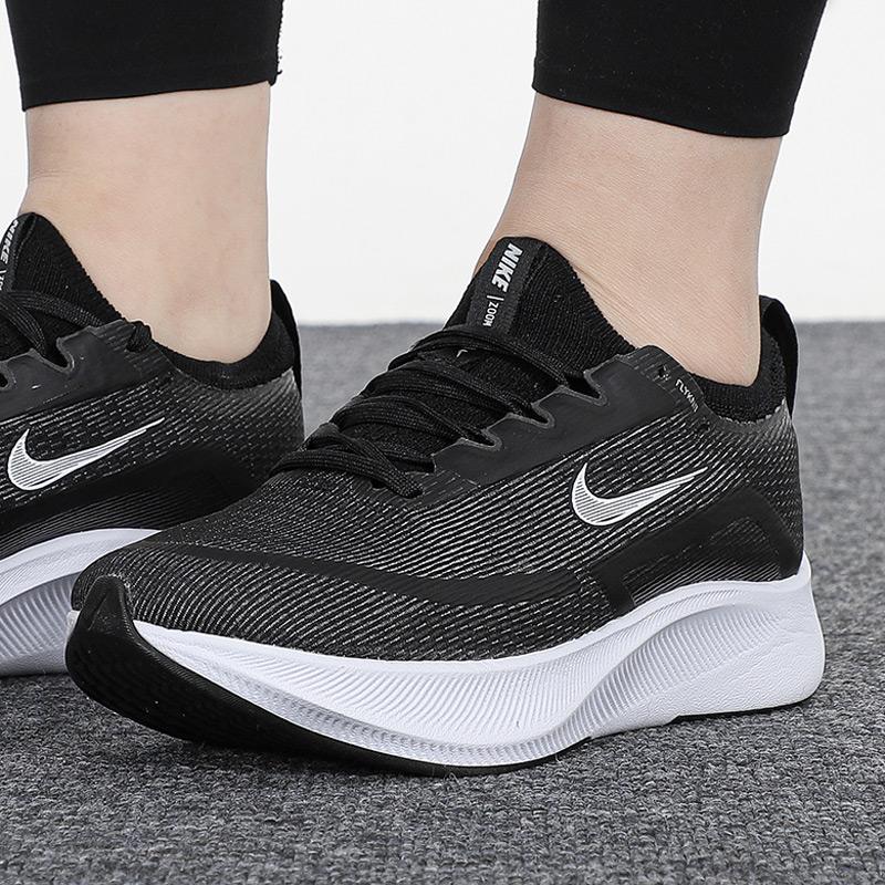 Nike耐克女ZOOMFLY4跑步鞋