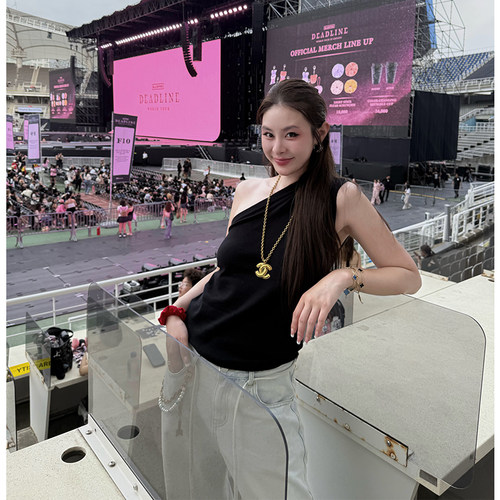 黑色斜肩背心女夏演唱会穿搭上衣